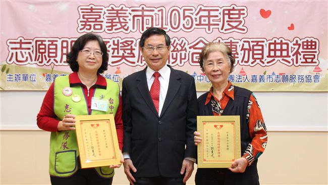 金牌志工！75歲阿嬤服務1萬多小時