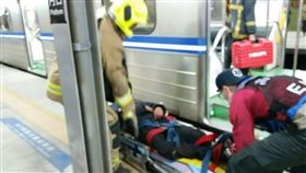 台鐵3202次潮州開往斗六區間車，一男子掉落鐵軌　圖／台鐵提供