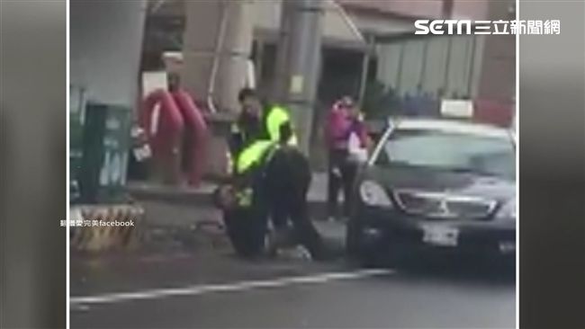 遭控「壓腳還揍人」　員警舉證自清
