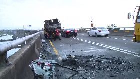 W車禍火燒車2400