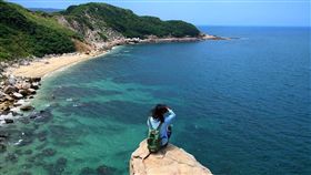 新北市農業局推薦四項主題之旅，有繽紛浪漫的山櫻、素雅恬淡的茶花、清新回甘的新北好茶、秘境小漁港以及懸空美景大挑戰，度過一個充實的 228 連假！(新北市農業局)