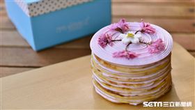 白色情人節,櫻花千層派,黃金麵包,GODIVA巧克力。（圖／業者提供）