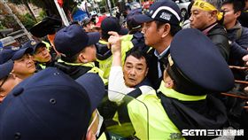 反年金改革,八百壯士,軍公教,抗議,衝突 圖／記者林敬旻攝