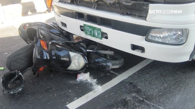 父母被闖紅燈車撞死　唯一希望惹哭人