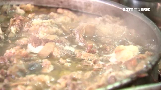 牛豬肉透綠光是汙染？專家：光線折射