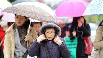 冷空氣強比東北季風！北台灣整天溼涼