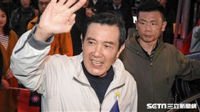 元旦升旗典禮，前總統馬英九低調於場外升旗 圖／記者林敬旻攝