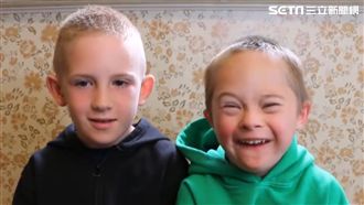 不嫌棄唐氏症弟弟　哥哥溫柔保護他