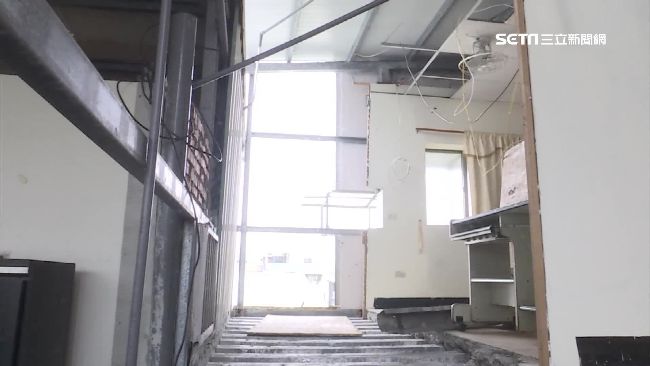 違建內部直擊！空中走廊僅靠螺絲支撐