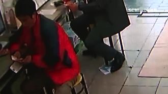 男見掉錢竟踩住撿走　失主怒告侵占