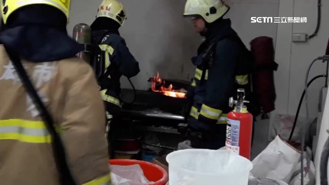 「廚房火燒了」顧客竟淡定排隊買燒餅