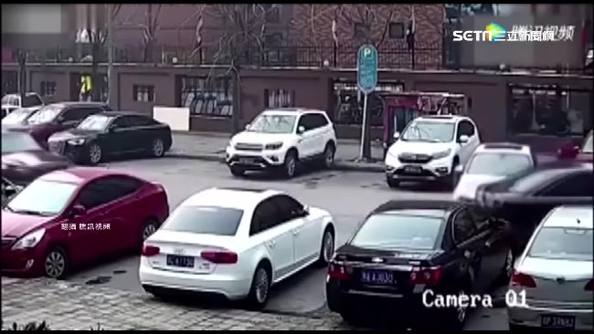 影／停半天　BMW女十秒暴衝撞奧迪