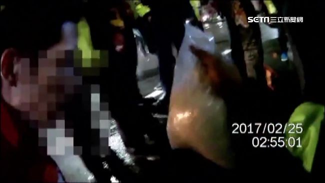 友人攜毒駕駛怕惹事　拒檢逃還自撞