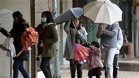 下雨、冷氣團、天氣、氣象／中央社