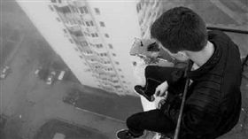 自殺、跳樓、吞藥、割腕、上吊／示意圖／達志影像／美聯社