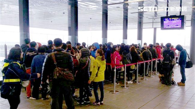 機捷月台滴雨　高鐵局：因為是綠建築