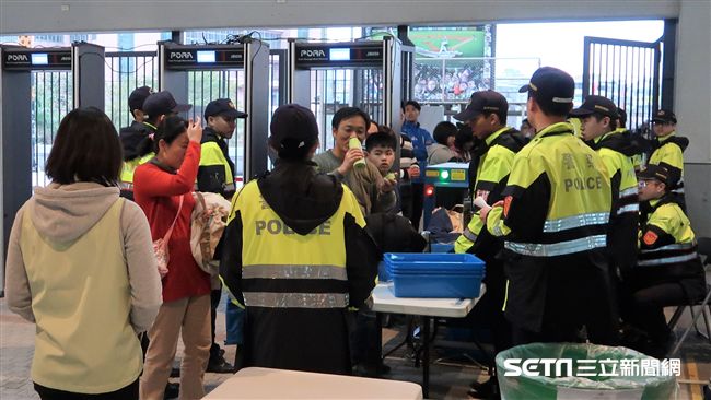 嚴格安檢入場塞　世大運：比照正式賽