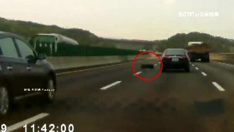 輪胎皮最多！國道遭砸應先停靠、報警