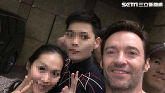 休傑克曼抵飯店　簽名自拍來者不拒