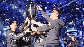 我狼威武！閃電狼退強敵奪IEM全球總決賽冠軍(圖/翻攝網路)