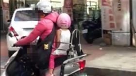 台中女童穿吊嘎(圖/翻攝自爆料公社)
