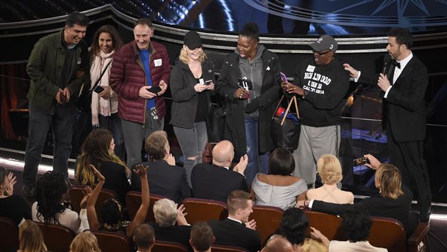 更生人遊覽奧斯卡盛會　群星證婚祝福