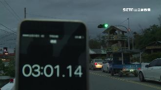 連假出遊車潮湧　驚見1200秒紅燈