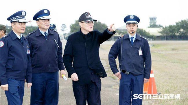 祭獎金求破案　國防部長赴清泉崗視導