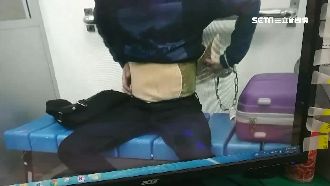 3億毒品綁腰間　連假人潮想闖關遭逮