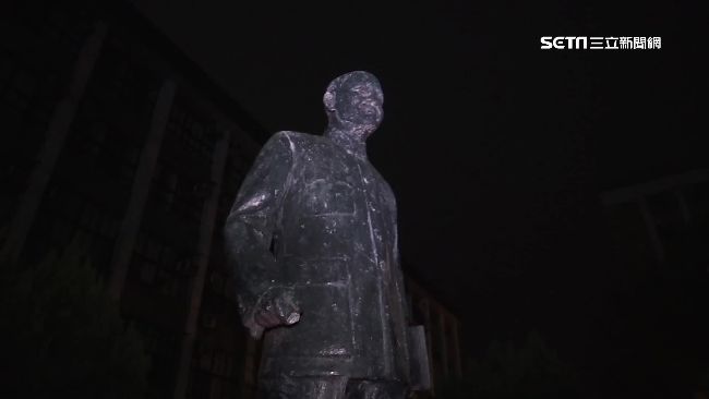 輔大生夜襲拆蔣介石銅像　警壓制逮捕