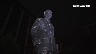 輔大生夜襲拆蔣介石銅像　警壓制逮捕