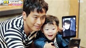 大發和爸爸到髮廊做頭髮。（圖／翻攝自大發媽媽IG）