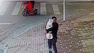 22萬賣兒購愛瘋　後悔想討兒下場慘