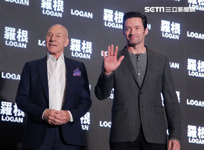 「金鋼狼」休傑克曼(Hugh Jackman)與「X教授」派屈克史都華(Patrick Stewart,左)曾來台為《羅根》宣傳。(資料照)