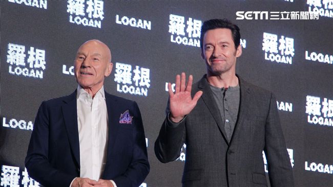 金鋼狼開心逛夜市　啖臭豆腐讚不絕口
