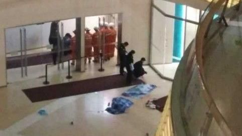 爸爸沒抱好　2童從4樓墜落B1身亡