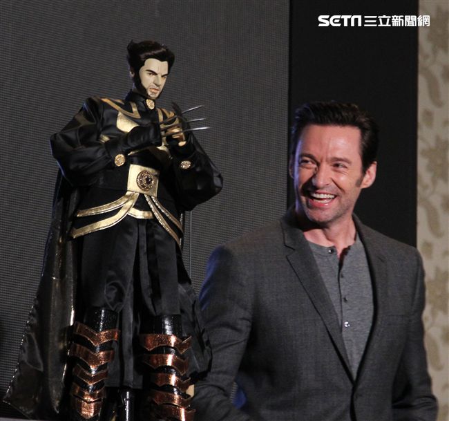 全球手做手工打造的金鋼狼、X教授布袋戲偶。（記者邱榮吉/攝影）