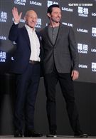 「金鋼狼」休傑曼克、X教授派屈克史都華，訪台記者會。（記者邱榮吉/攝影）