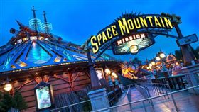 迪士尼,太空山,Space Mountain(官網 http://www.disneylandparis.co.uk/attractions/disneyland-park/space-mountain-mission-2/)