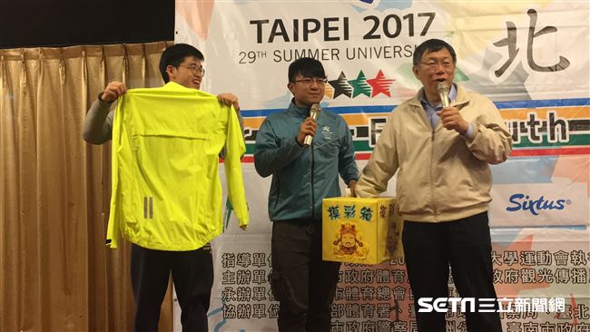 北高挑戰餐敘　柯文哲原味車衣當禮物