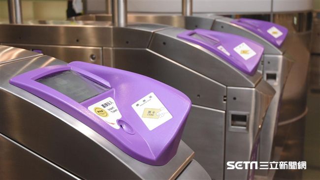 機捷桃園高鐵站閘門　疑旅客硬闖撞斷