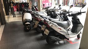 車頭朝外停騎樓，恐遭開罰600元