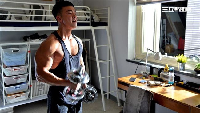 李沛旭秀肌肌　蔡淑臻笑稱是大金剛！