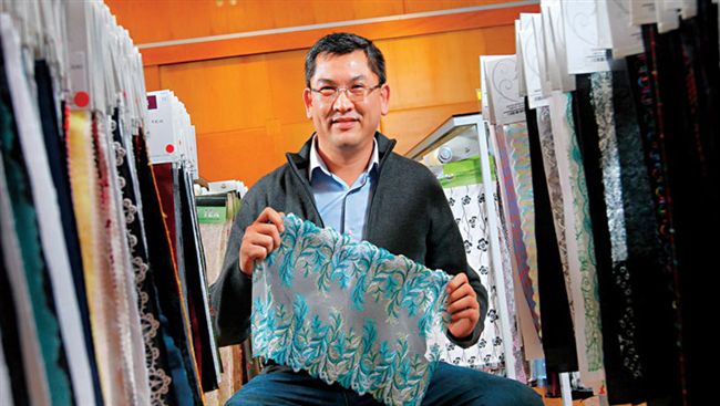 維多利亞內衣刺繡　竟來自台南毛毯廠