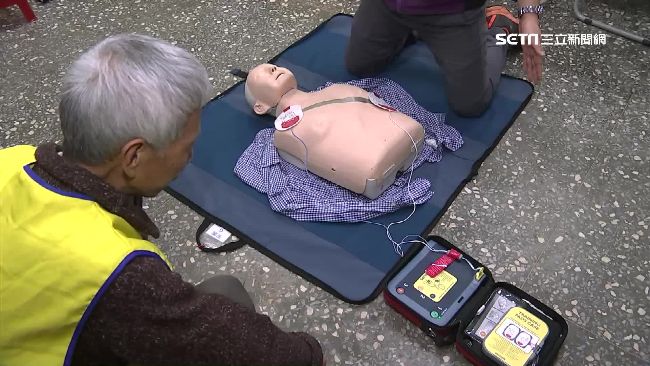 按人中、搥心臟？網傳昏倒急救招無效