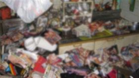 男孤獨死一個月  屍體被6噸A書包圍_https://nikkan-spa.jp/1294401