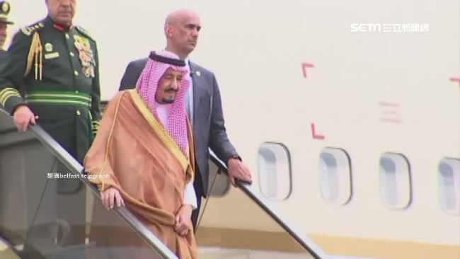 沙國國王出訪印尼　下飛機自備金電梯