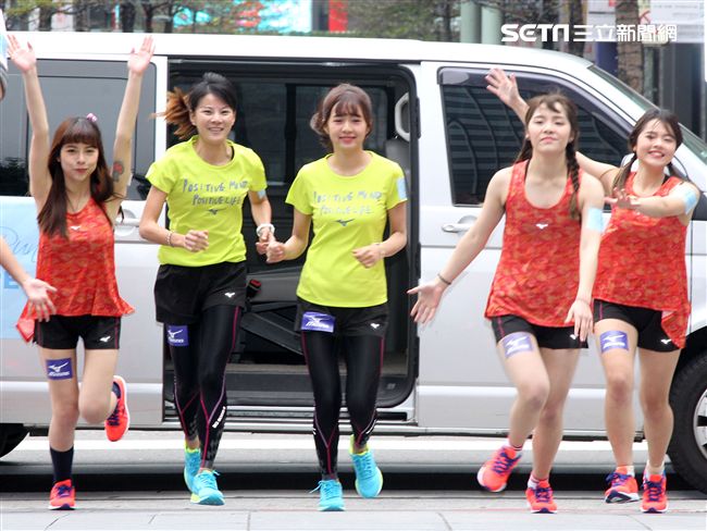 全台最具影響力的全女性賽事 Mizuno Lady s Running 五年有成，國民校花簡廷芮、上班族最強跑者陳瑋琳，首度暢談自身美「好」運動經驗。（記者邱榮吉/攝影）