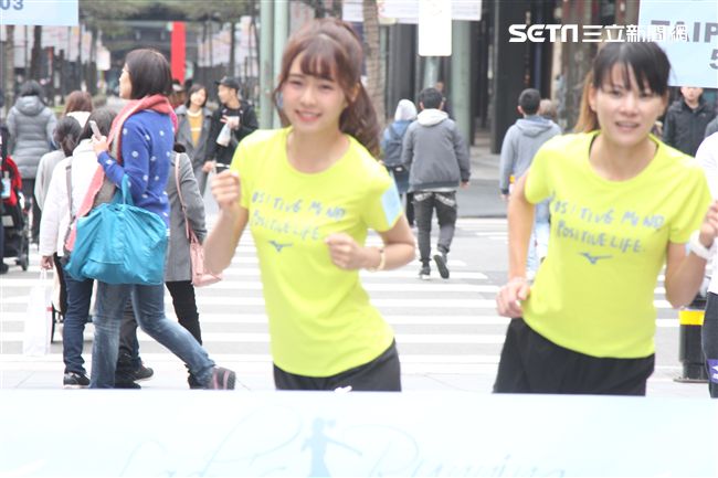 全台最具影響力的全女性賽事 Mizuno Lady s Running 五年有成，國民校花簡廷芮、上班族最強跑者陳瑋琳，首度暢談自身美「好」運動經驗。（記者邱榮吉/攝影）