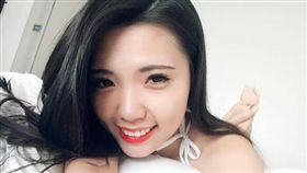 柯文哲隨行秘書　葉芝邑　戳戳妹　翻攝臉書